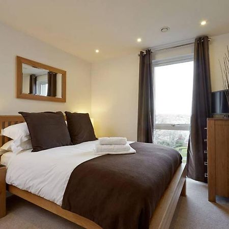 Modern Apartment At Slough Station, London In 18 Mins! Exterior photo