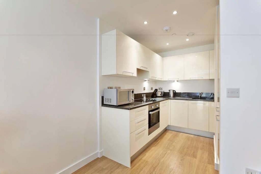 Modern Apartment At Slough Station, London In 18 Mins! Exterior photo